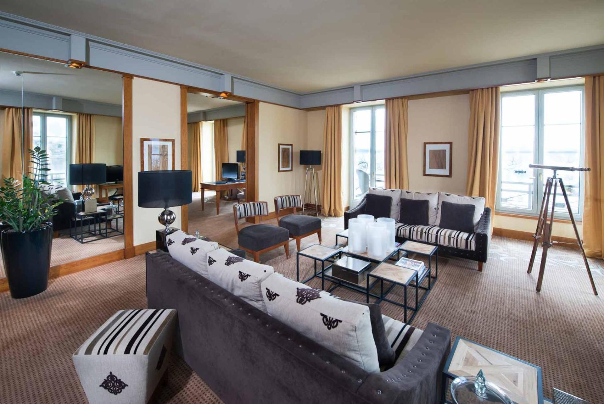 โบ-ริวาฌ นอยชาเทล เอสเอ Hotel เนอชาแต็ล ภายนอก รูปภาพ A suite at the InterContinental