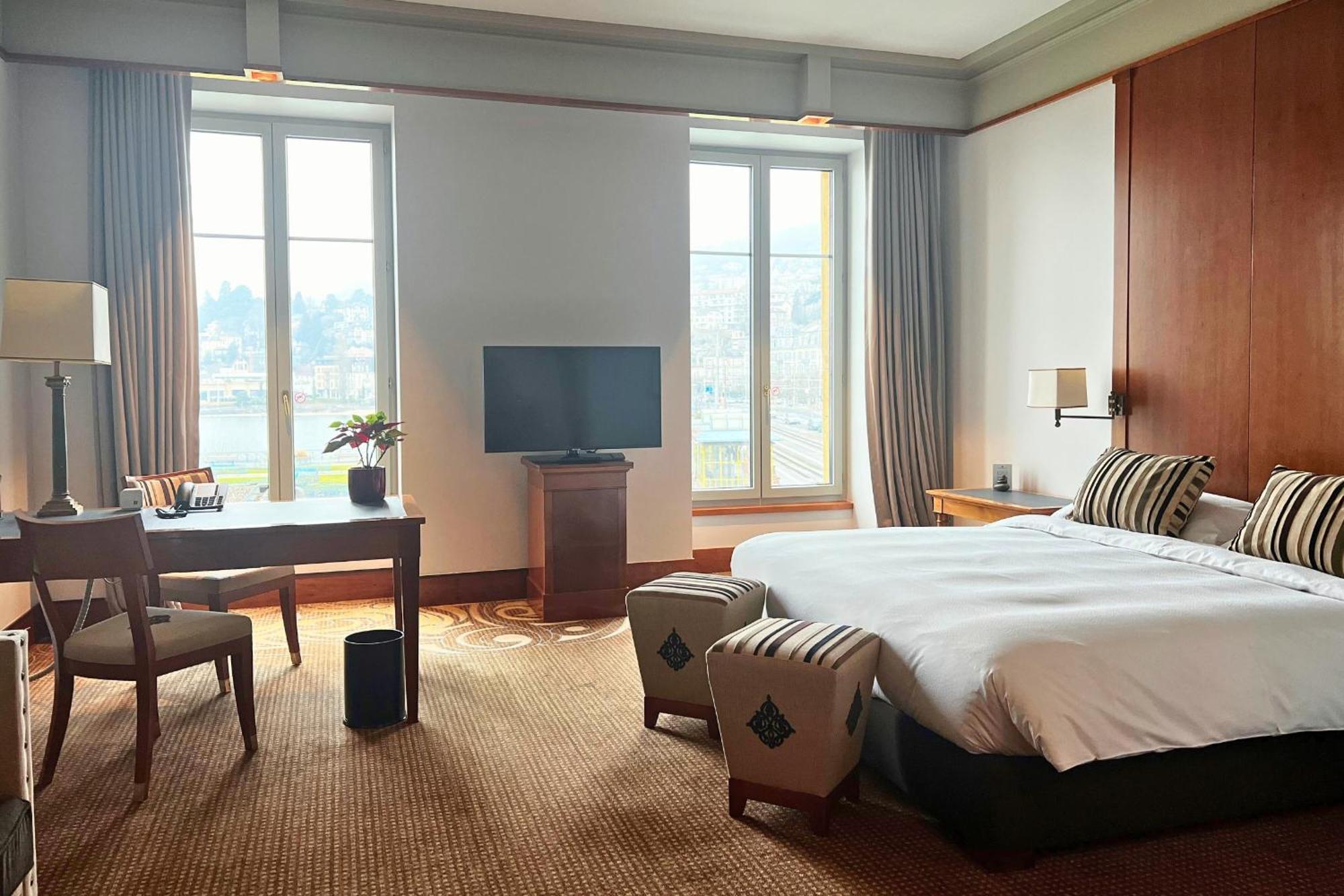 โบ-ริวาฌ นอยชาเทล เอสเอ Hotel เนอชาแต็ล ภายนอก รูปภาพ A room at the hotel